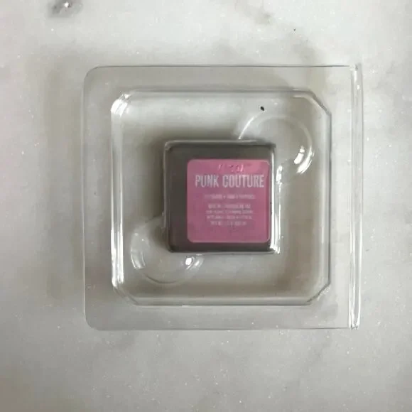 💜 JEFFREE STAR Punk Couture Eyeshadow, Grey - Picture 3 of 6